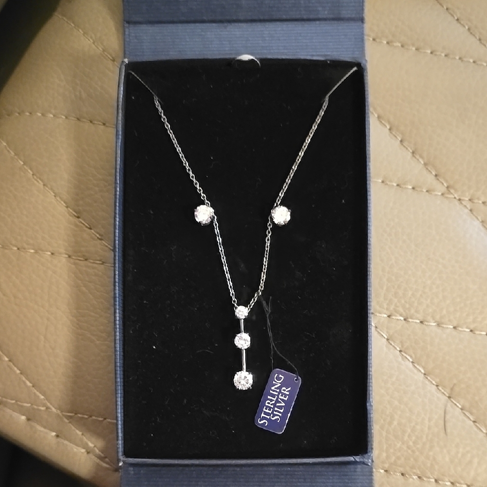 Elegant Silver Necklace with Crystal Accents